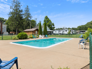 Swimming Pool, River Frontage, Fishing Dock, and Family Friendly