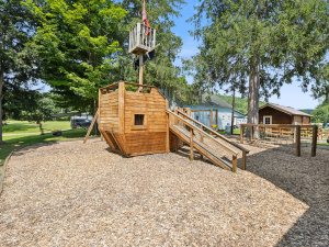 Swimming Pool, River Frontage, Fishing Dock, and Family Friendly