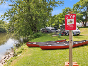 Swimming Pool, River Frontage, Fishing Dock, and Family Friendly