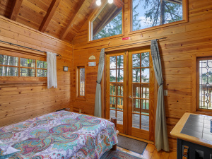 Vertical Horizons Treehouse Paradise