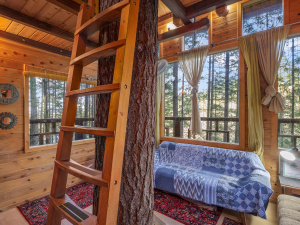 Vertical Horizons Treehouse Paradise